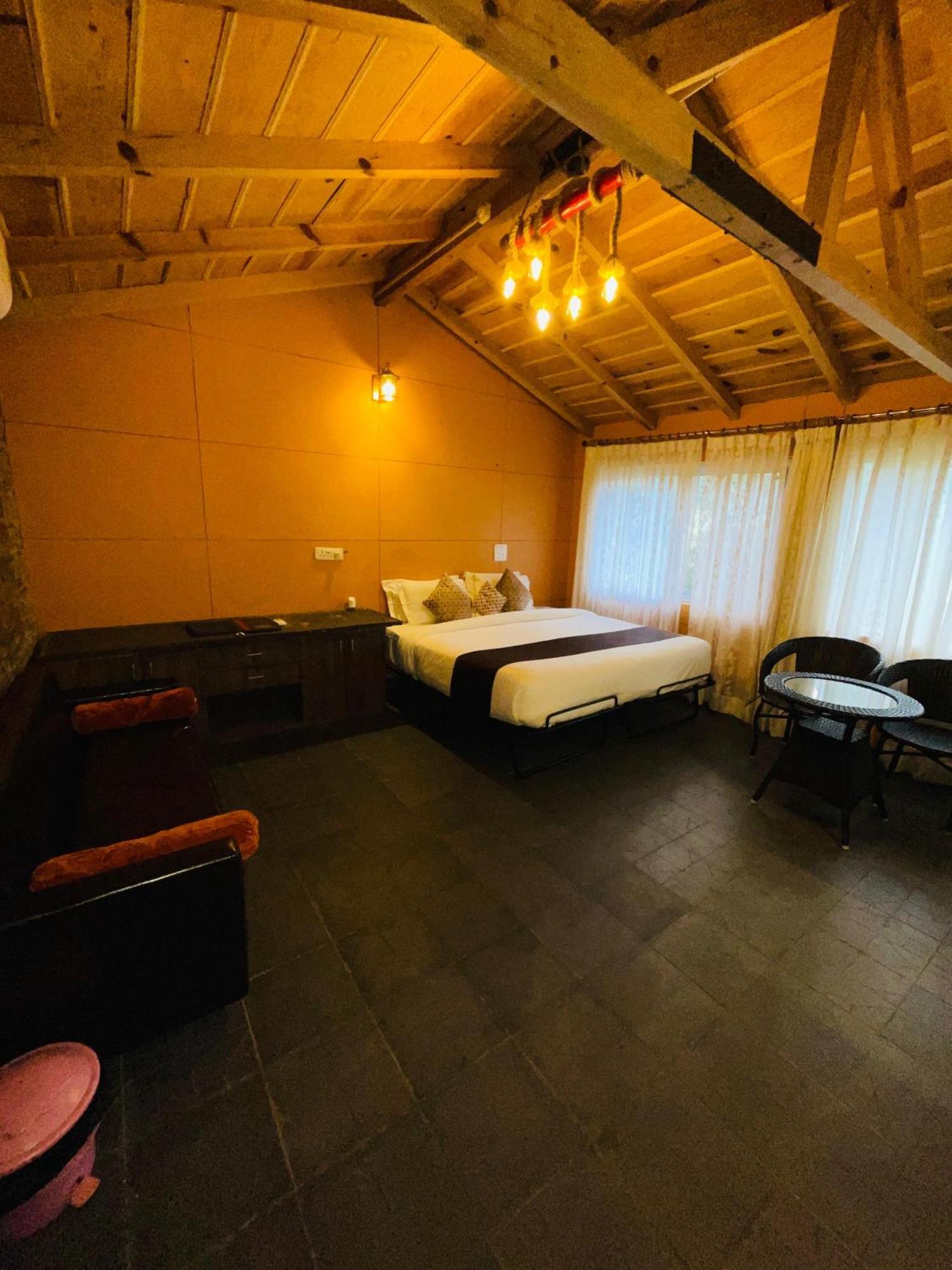 Sea Hawk - Luxury Hill Resort 4 Mins From Bhimtal Lake الغرفة الصورة