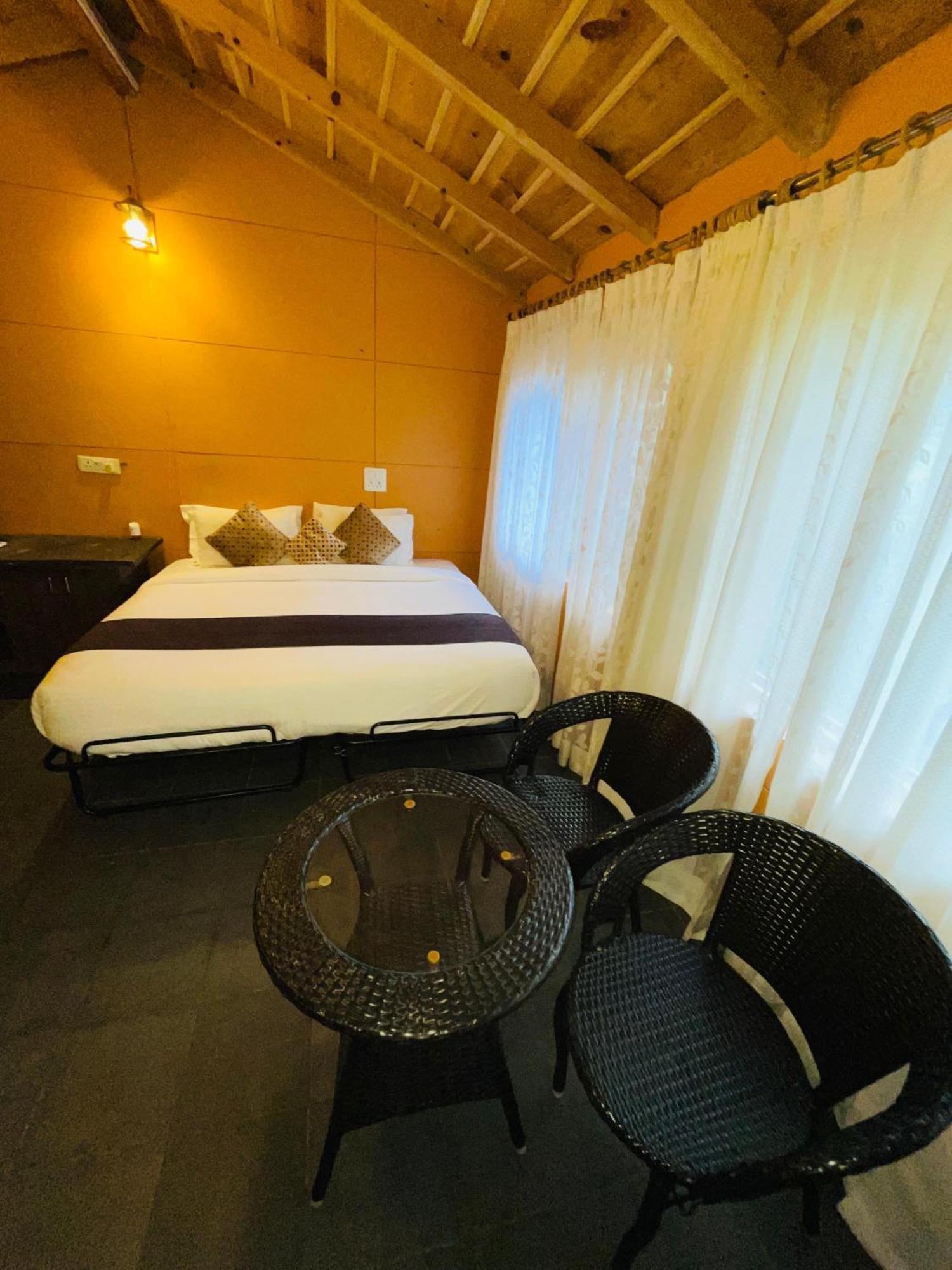 Sea Hawk - Luxury Hill Resort 4 Mins From Bhimtal Lake الغرفة الصورة
